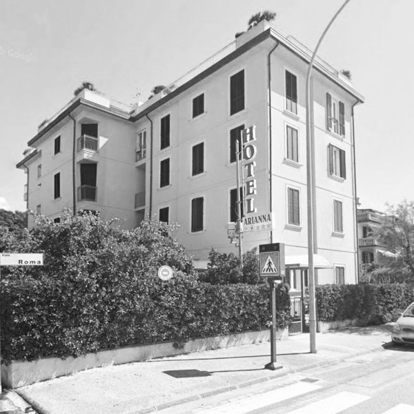 Hotel Arianna a Marina di Pietrasanta, fotografia in bianco e nero