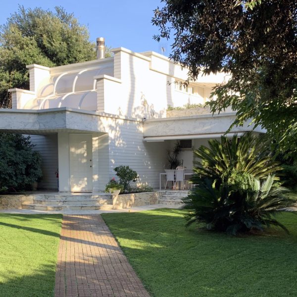 Villa Sabrina a Marina di Pietrasanta, vista dal giardino